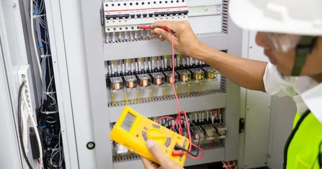 How to test a circuit breaker with a multimeter