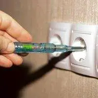 how to test fuse with screwdriver